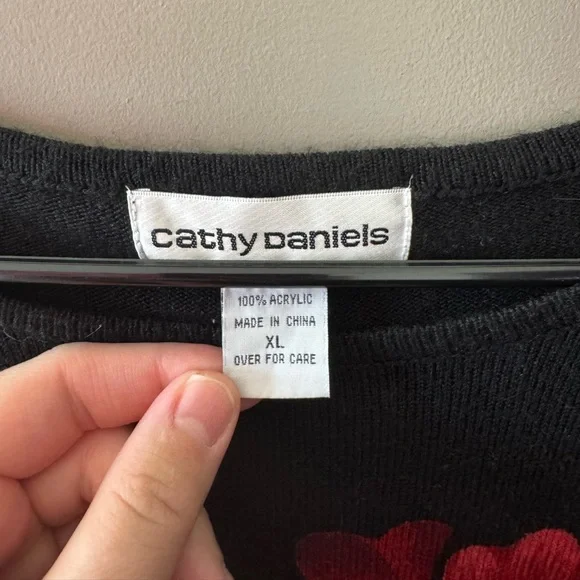 Black and Red Floral Women's Sweater - Picture 4 of 8